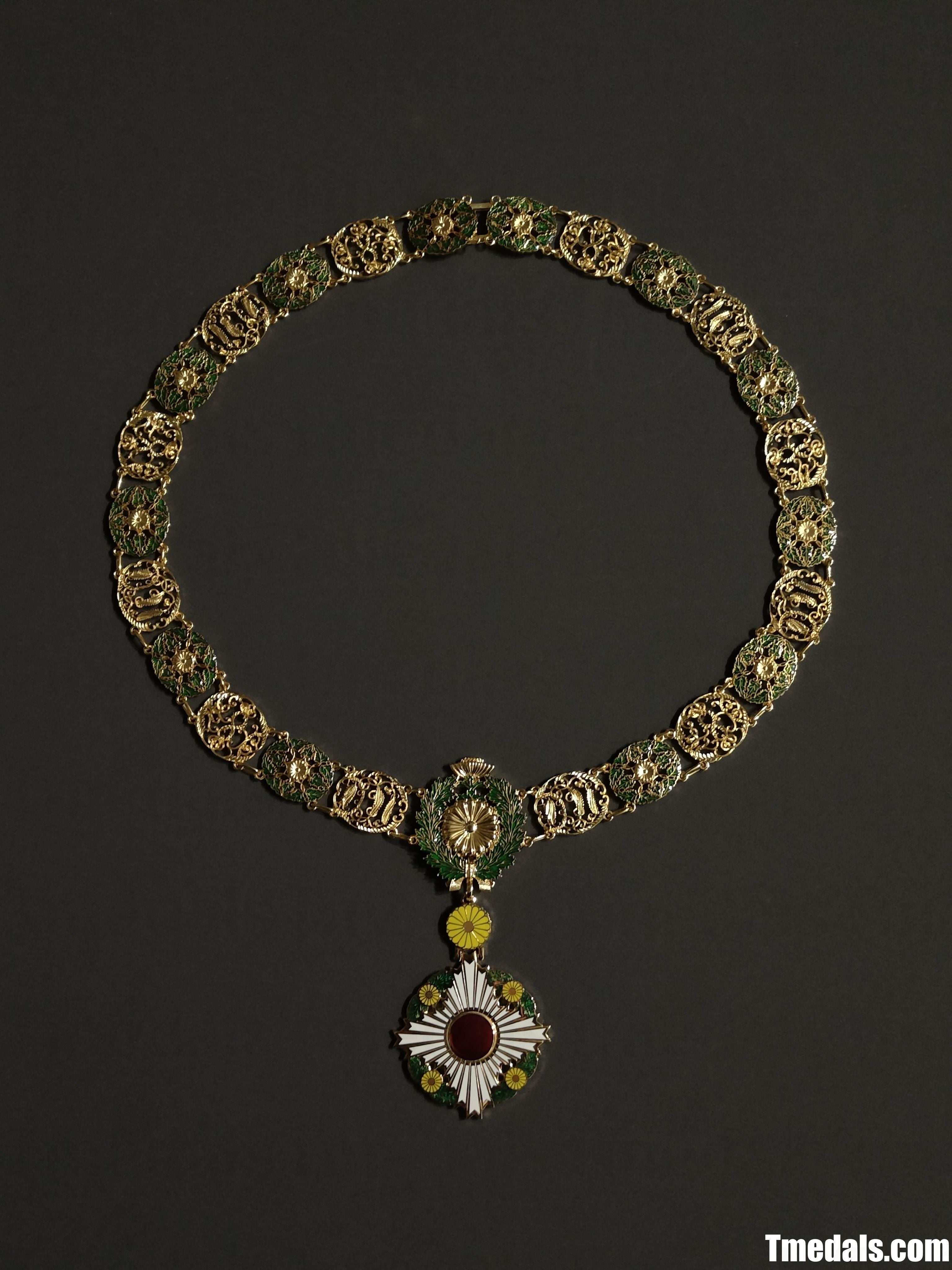 Japan Grand Cordon of the Order of the Chrysanthemum – Full (Copper + Hard Enamel) detail view 16