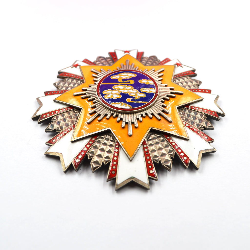 Chinese Republic Order of Propitious Clouds Breast star detail view 3