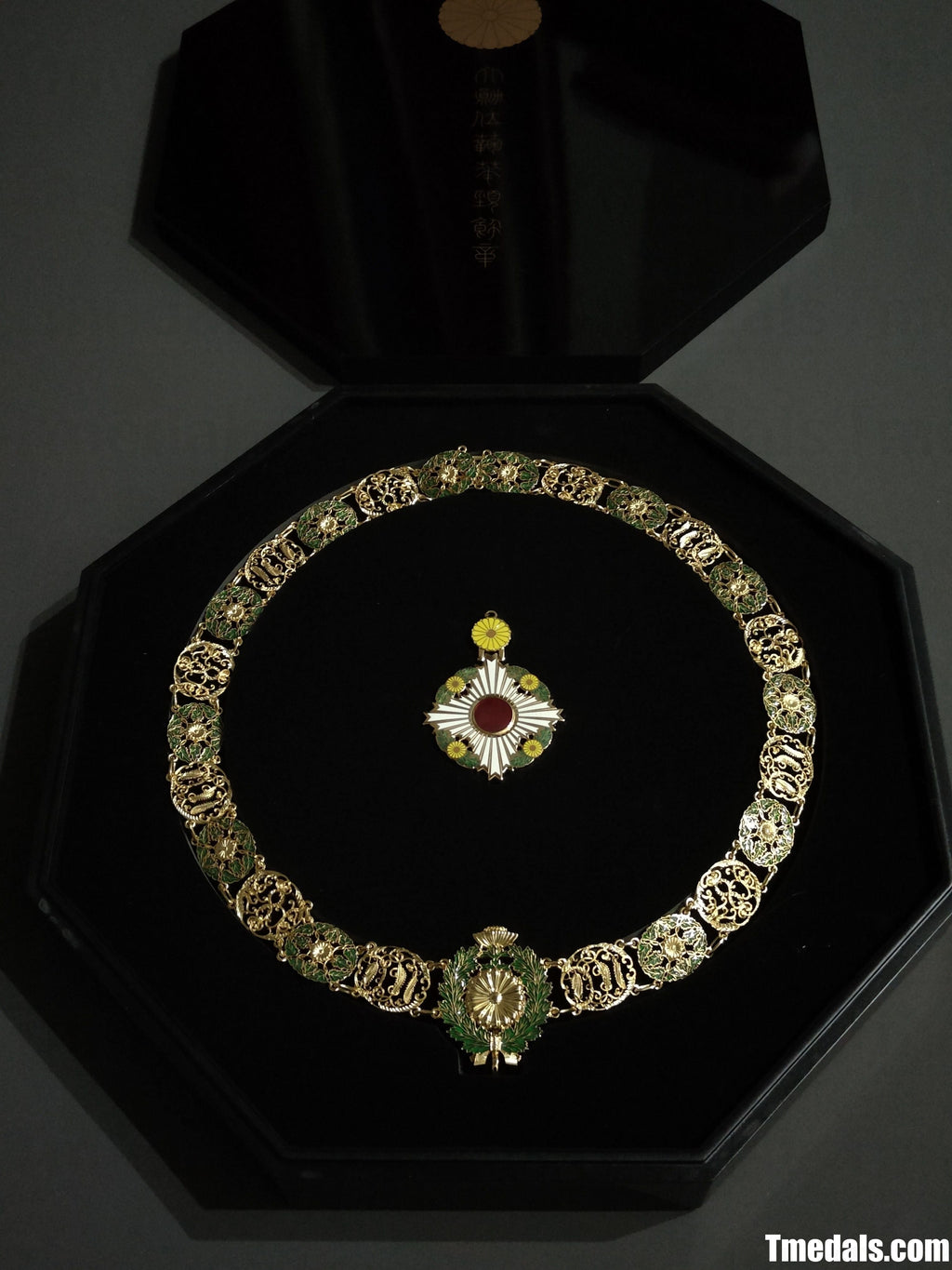 Japan Grand Cordon of the Order of the Chrysanthemum – Full (Copper + Hard Enamel) detail view 15
