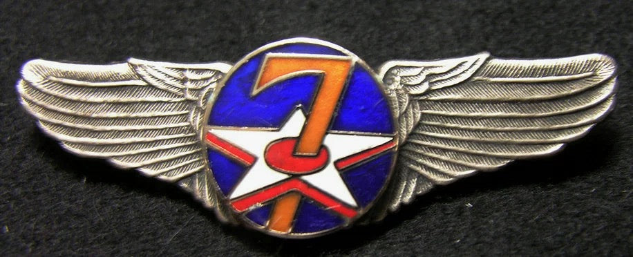 WWII WWII U.S. Army 7th Air Force Wings Badge Pin Medal real Enamel detail view 2