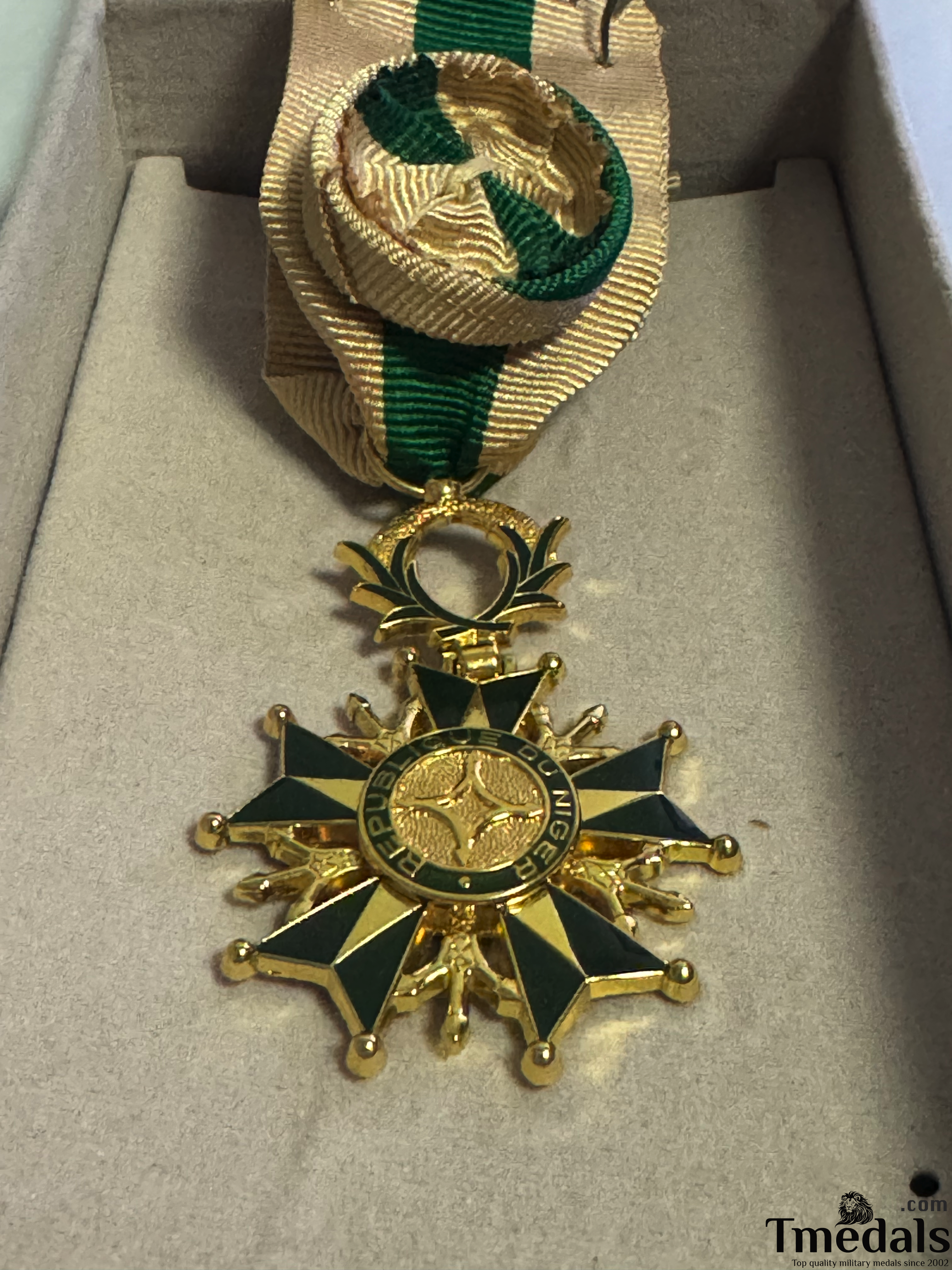 National Order of Niger – Original Officer Set with Box detail view 8