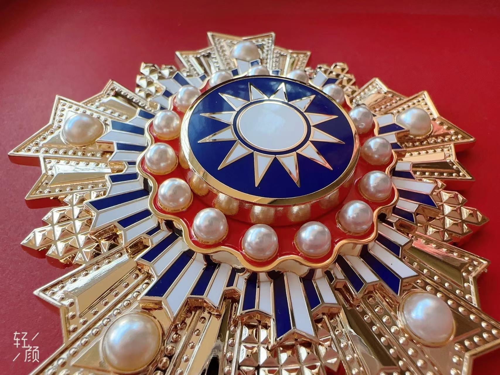 Chinese-REPUBLIC Order of Brilliant Jade Breast star detail view 2