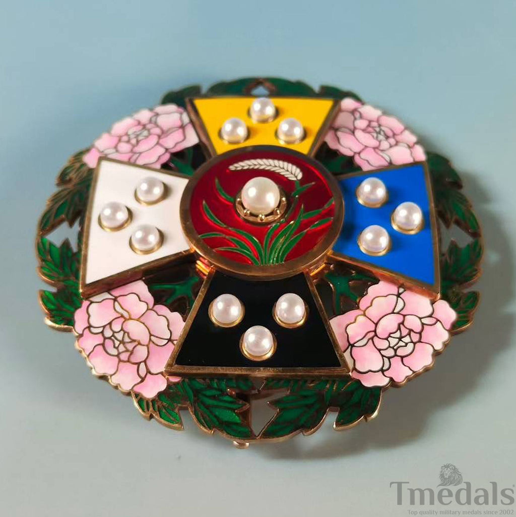 Republic of China Order of Rank and Merit – First Class – Full-Size with Case detail view 2