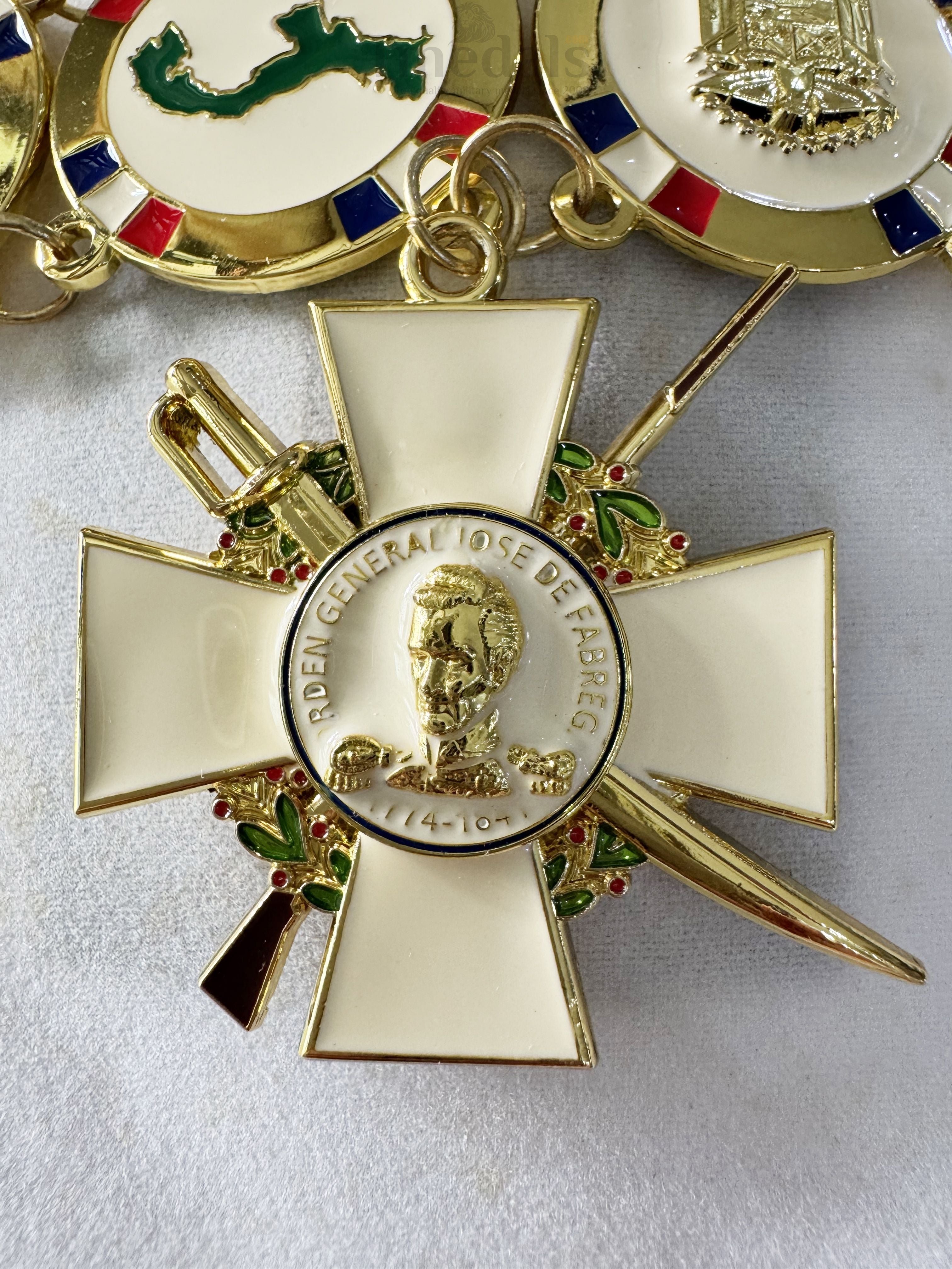 Panama National Order of José de Fábrega – Original Cased Set detail view 2