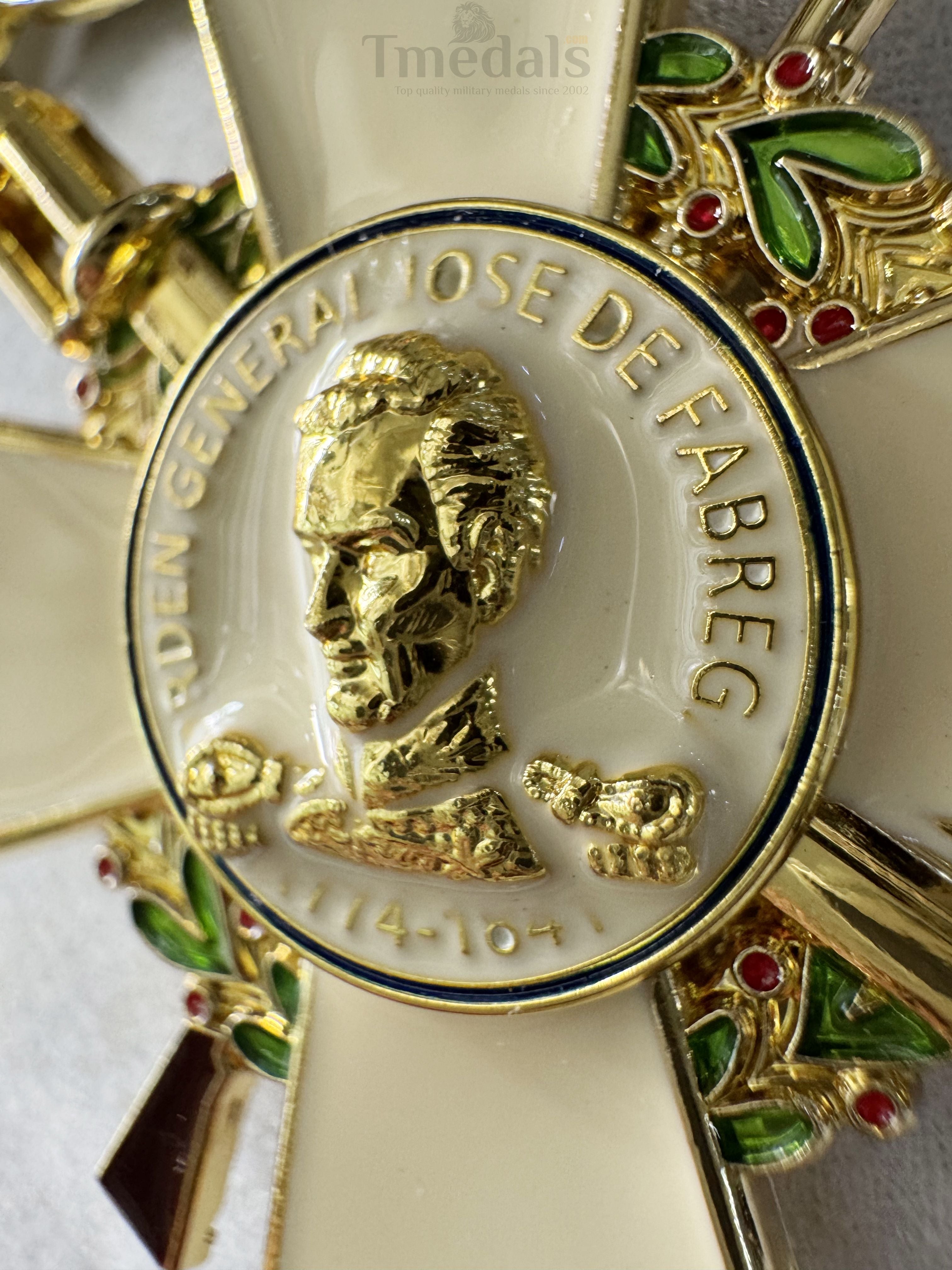 Panama National Order of José de Fábrega – Original Cased Set detail view 3