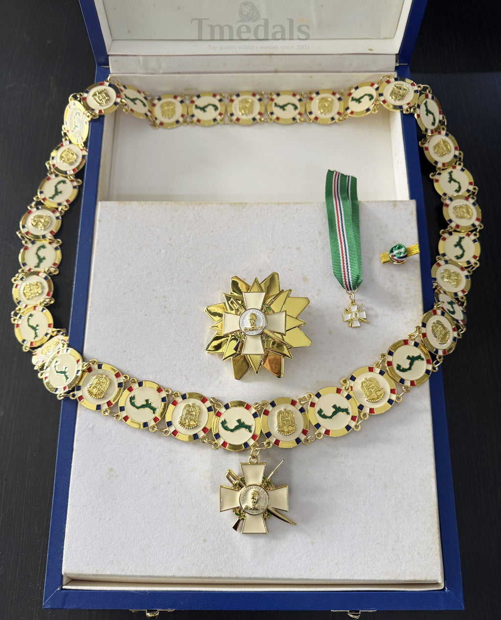 Panama National Order of José de Fábrega – Original Cased Set detail view 9