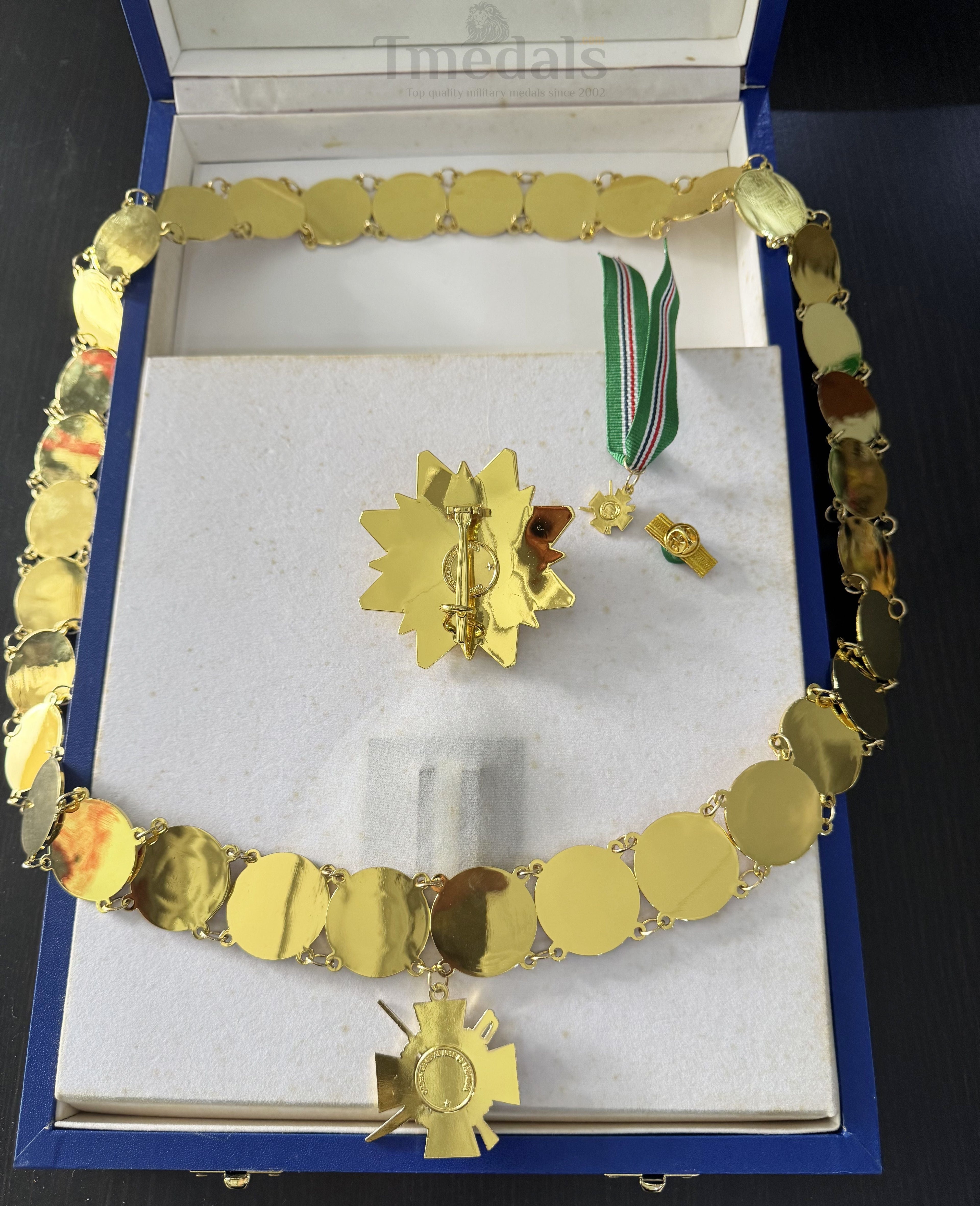 Panama National Order of José de Fábrega – Original Cased Set detail view 12