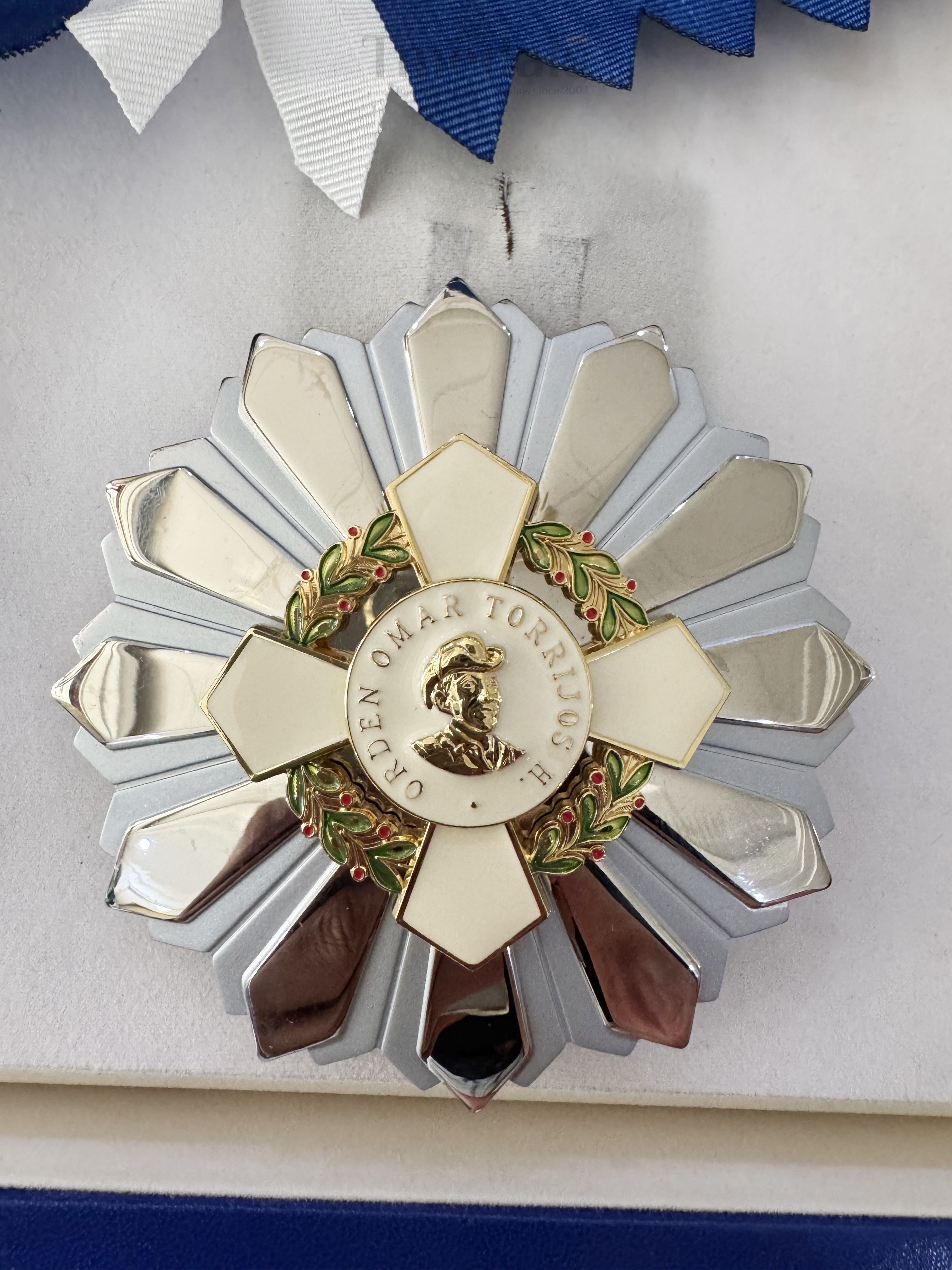 Panama Order of Omar Torrijos – Original Full Set with Box detail view 15
