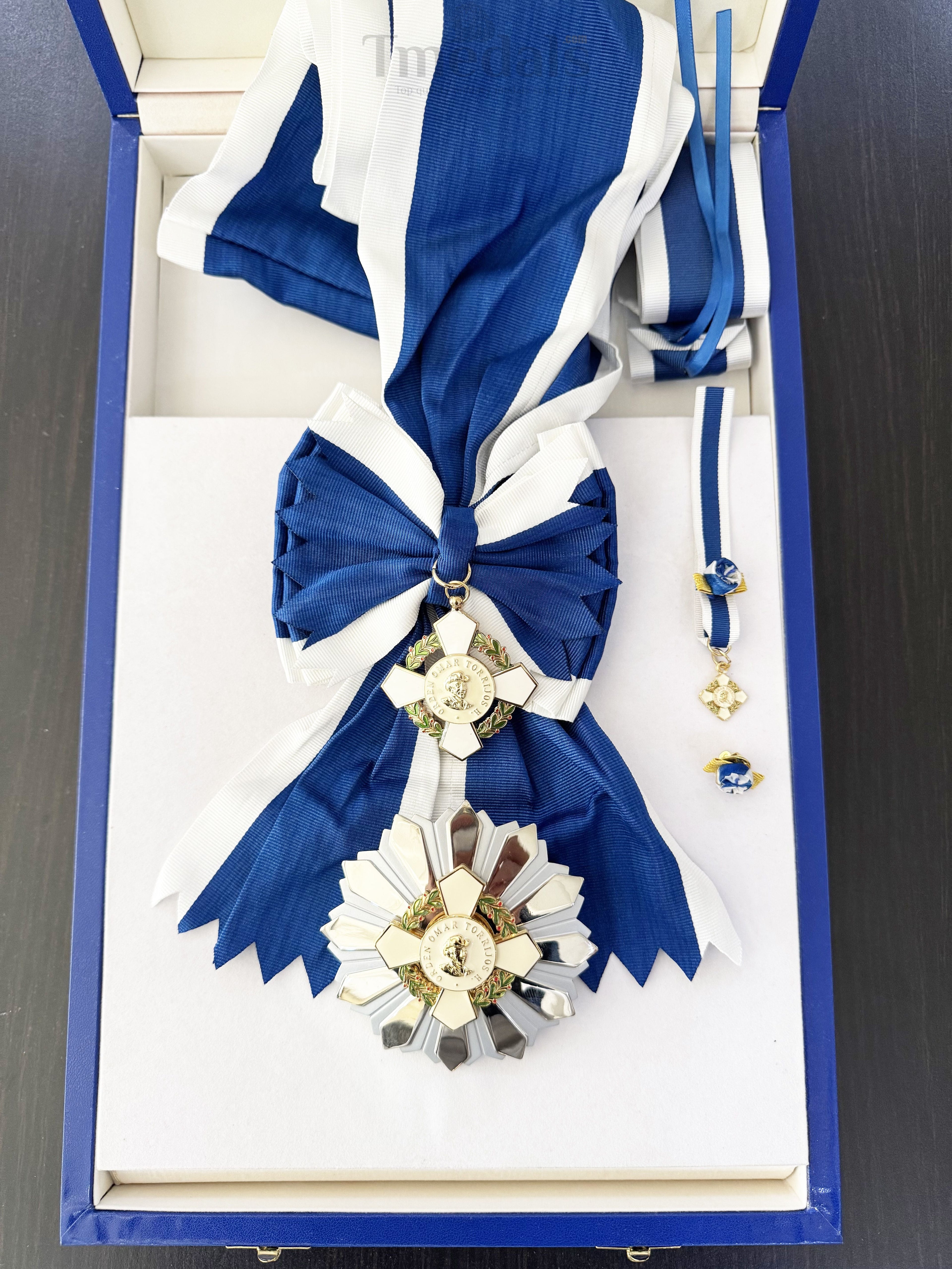 Panama Order of Omar Torrijos – Original Full Set with Box detail view 16