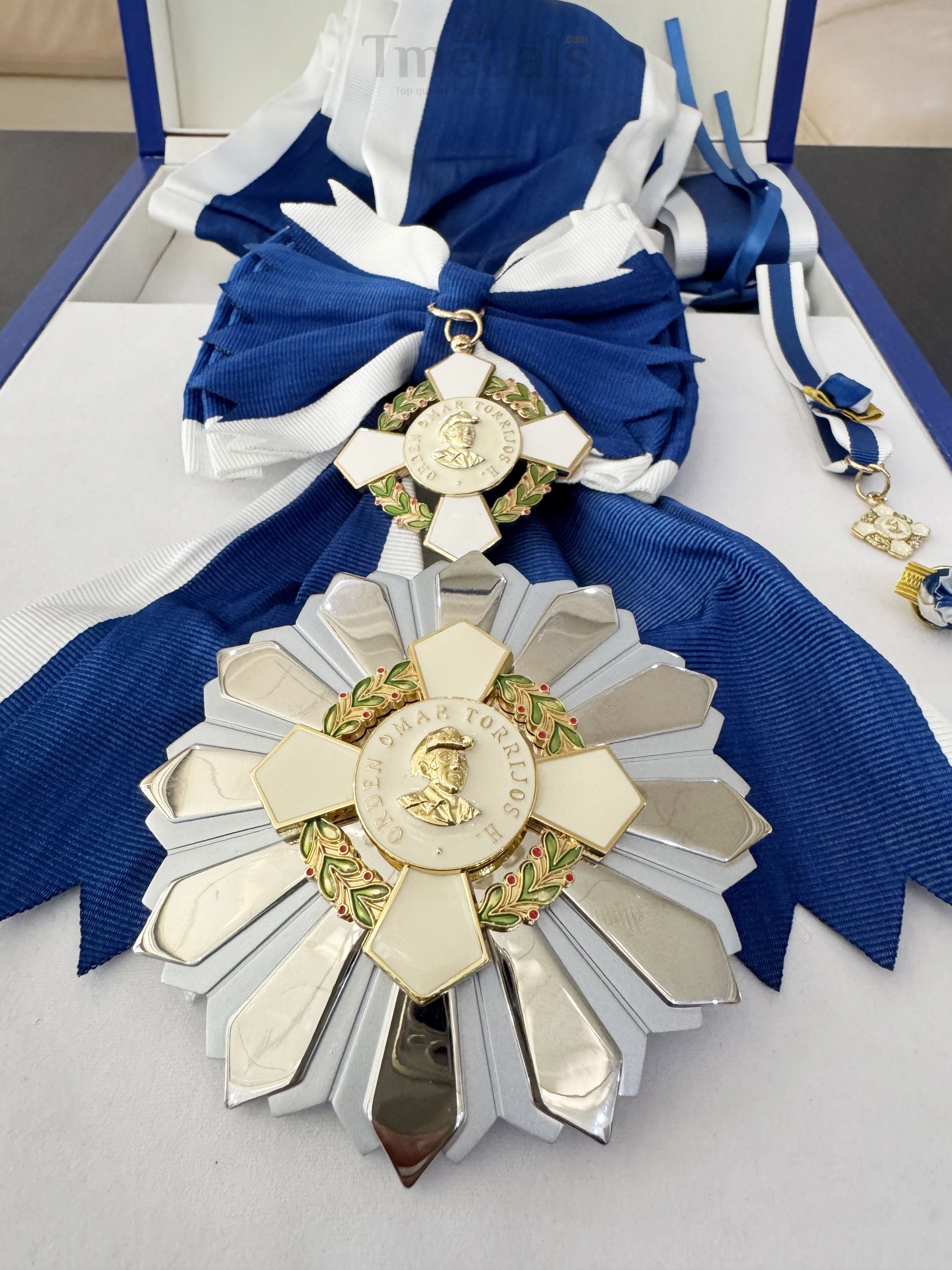 Panama Order of Omar Torrijos – Original Full Set with Box detail view 18