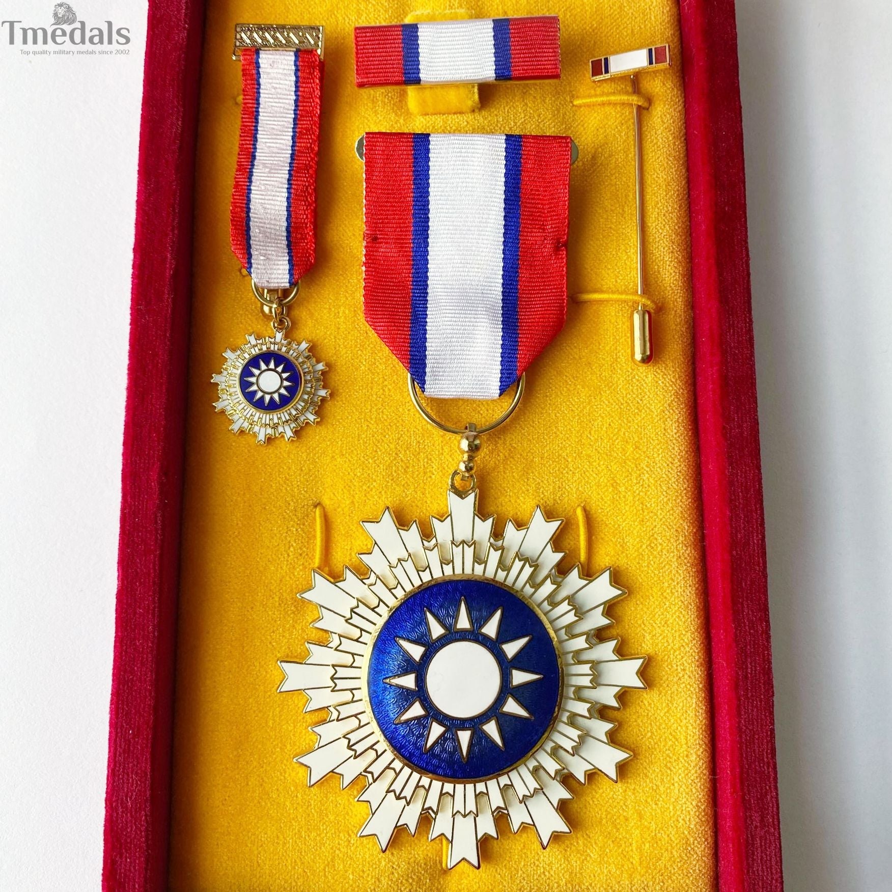 Republic of China Order of Blue Sky and White Sun – Full Set with Case replica