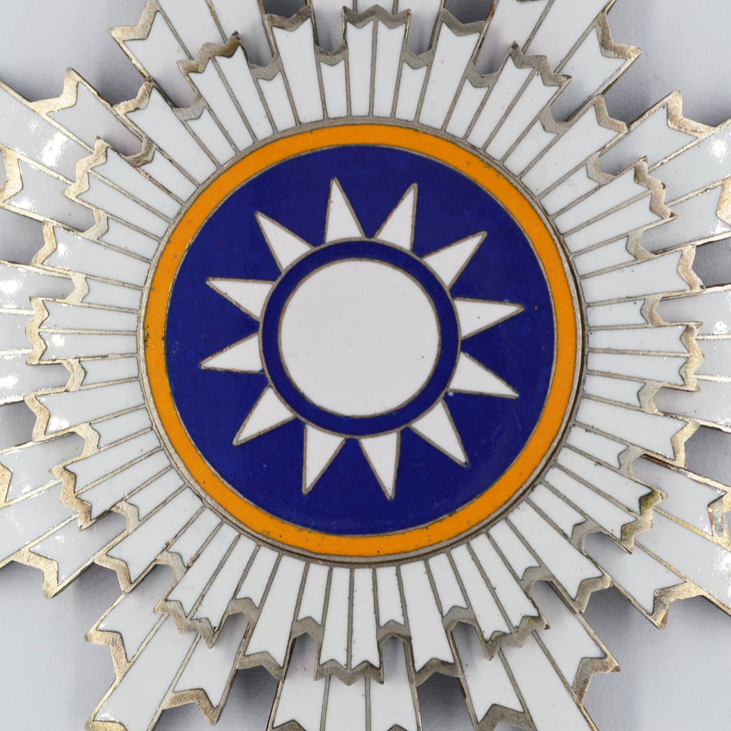 Chinese Republic Order of Blue Sky and White Sun First Class medal badge detail view 3