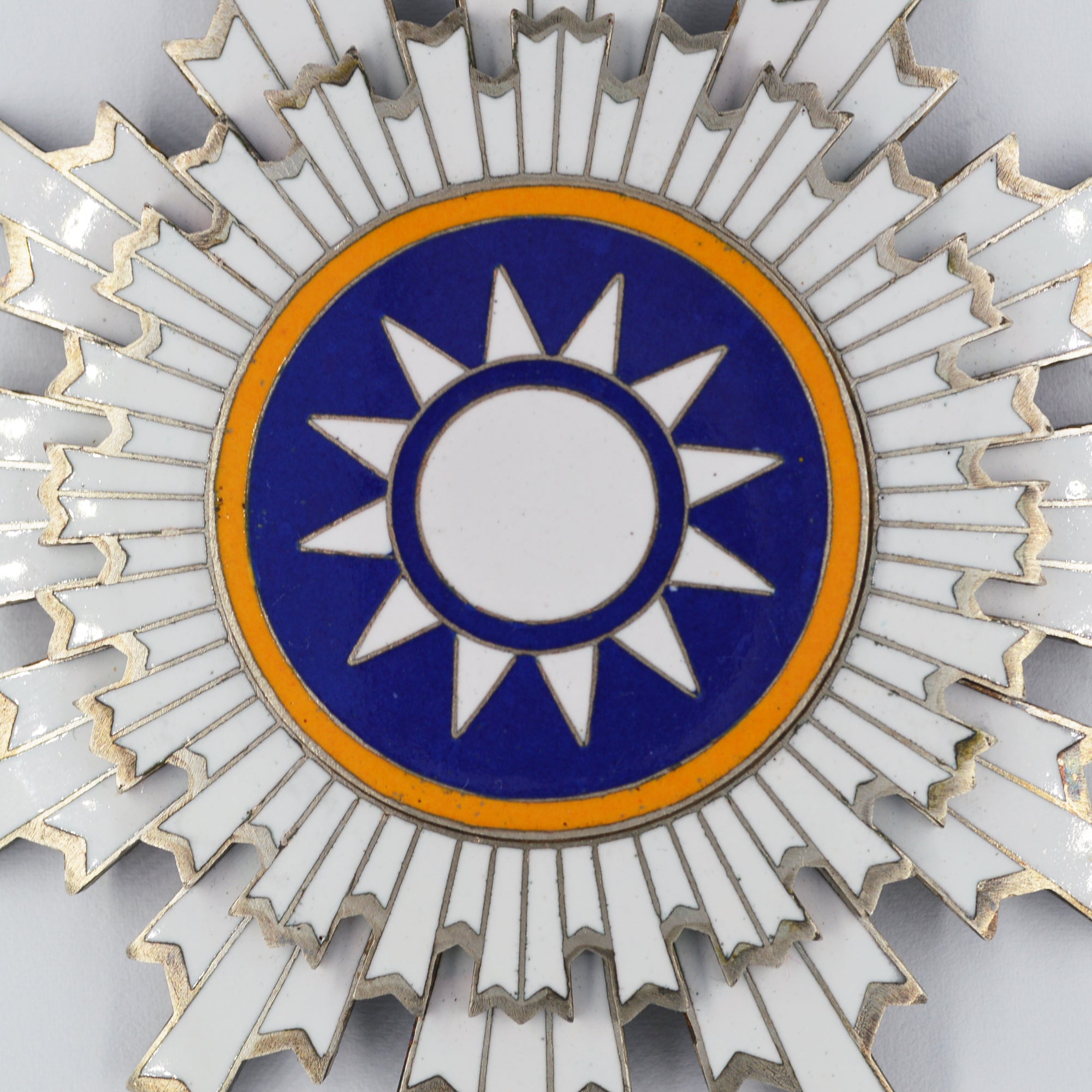Chinese Republic Order of Blue Sky and White Sun First Class medal badge detail view 3