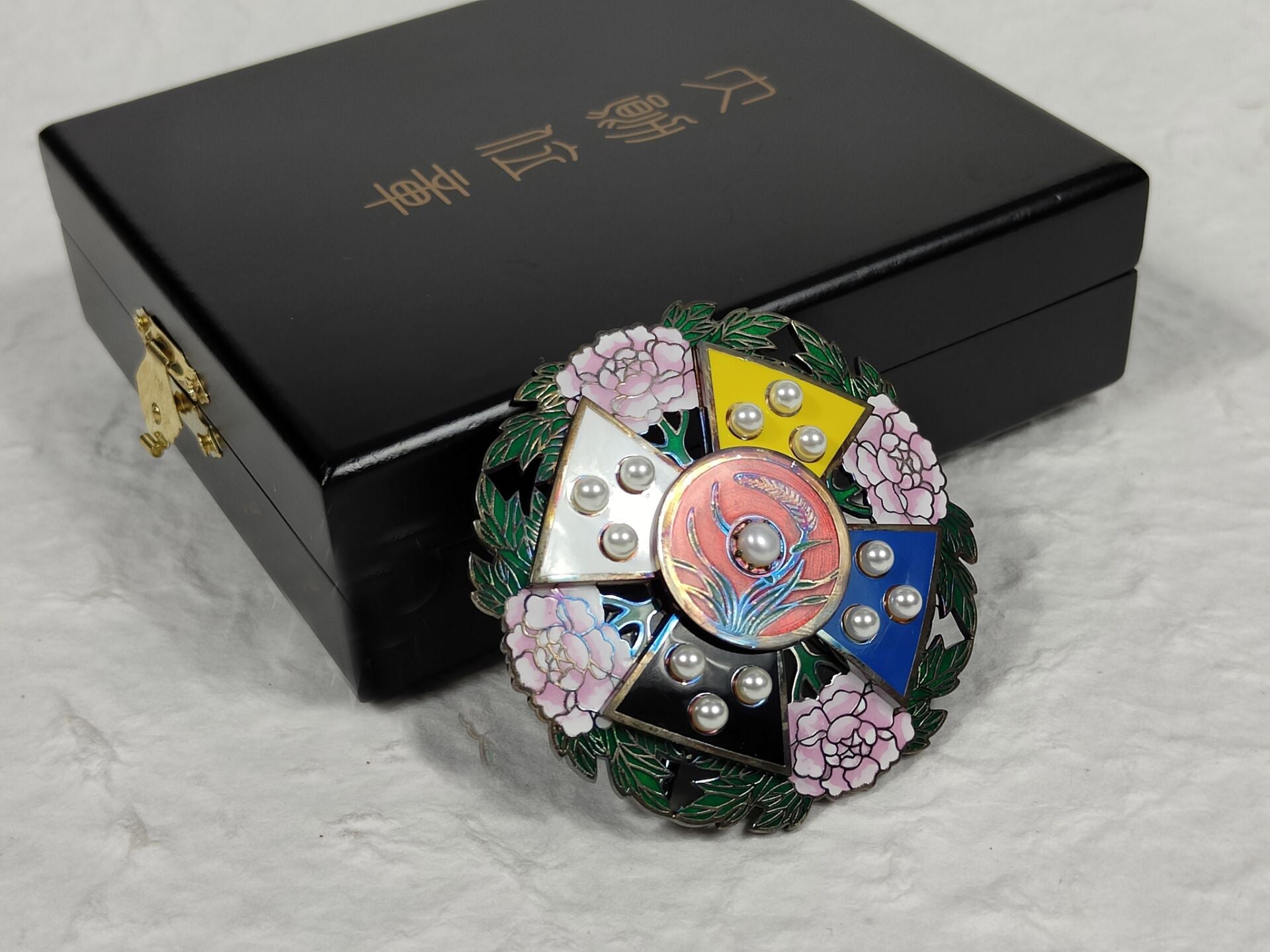 Republic of China Order of Rank and Merit – First Class – Full-Size with Case detail view 4