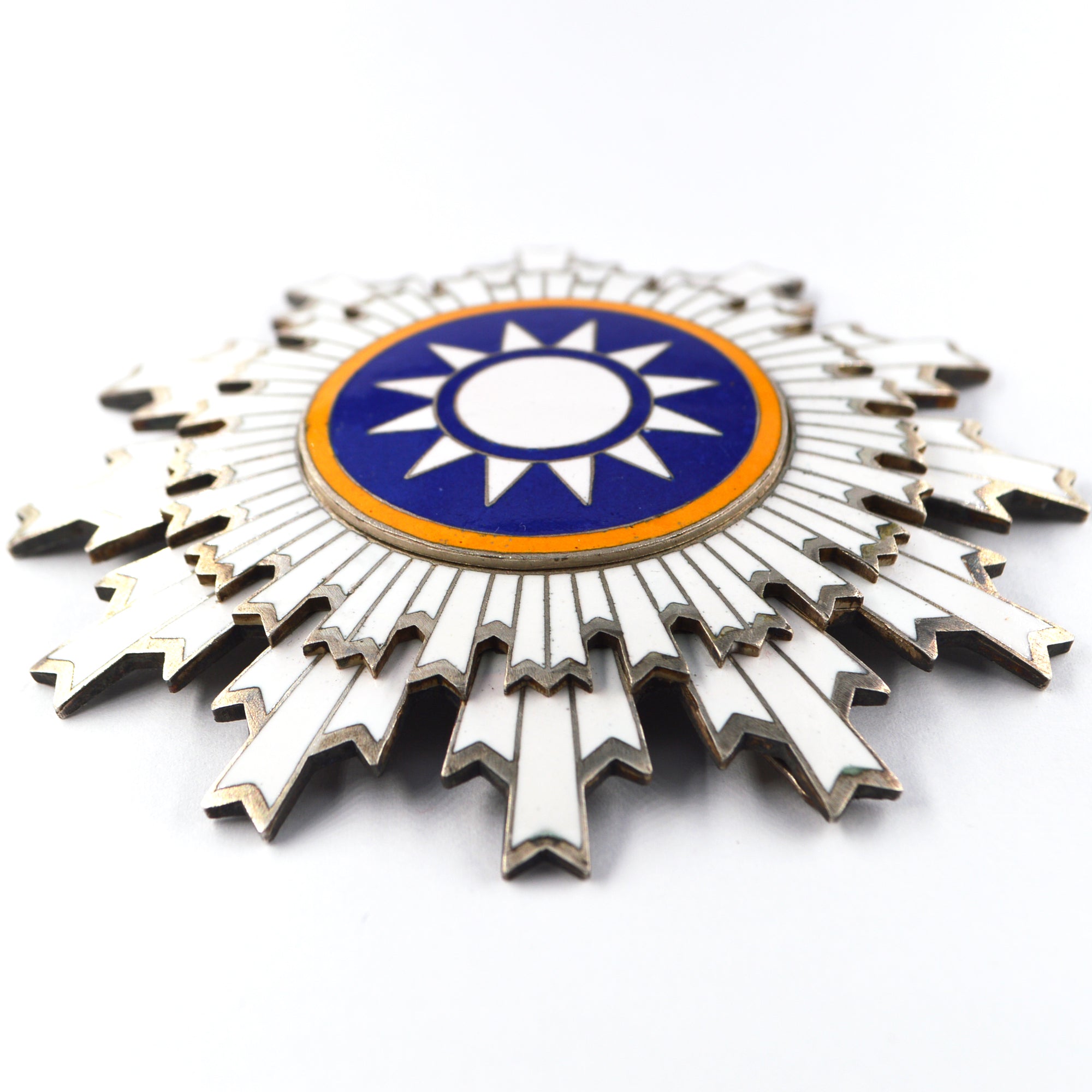 Chinese Republic Order of Blue Sky and White Sun First Class medal badge detail view 2