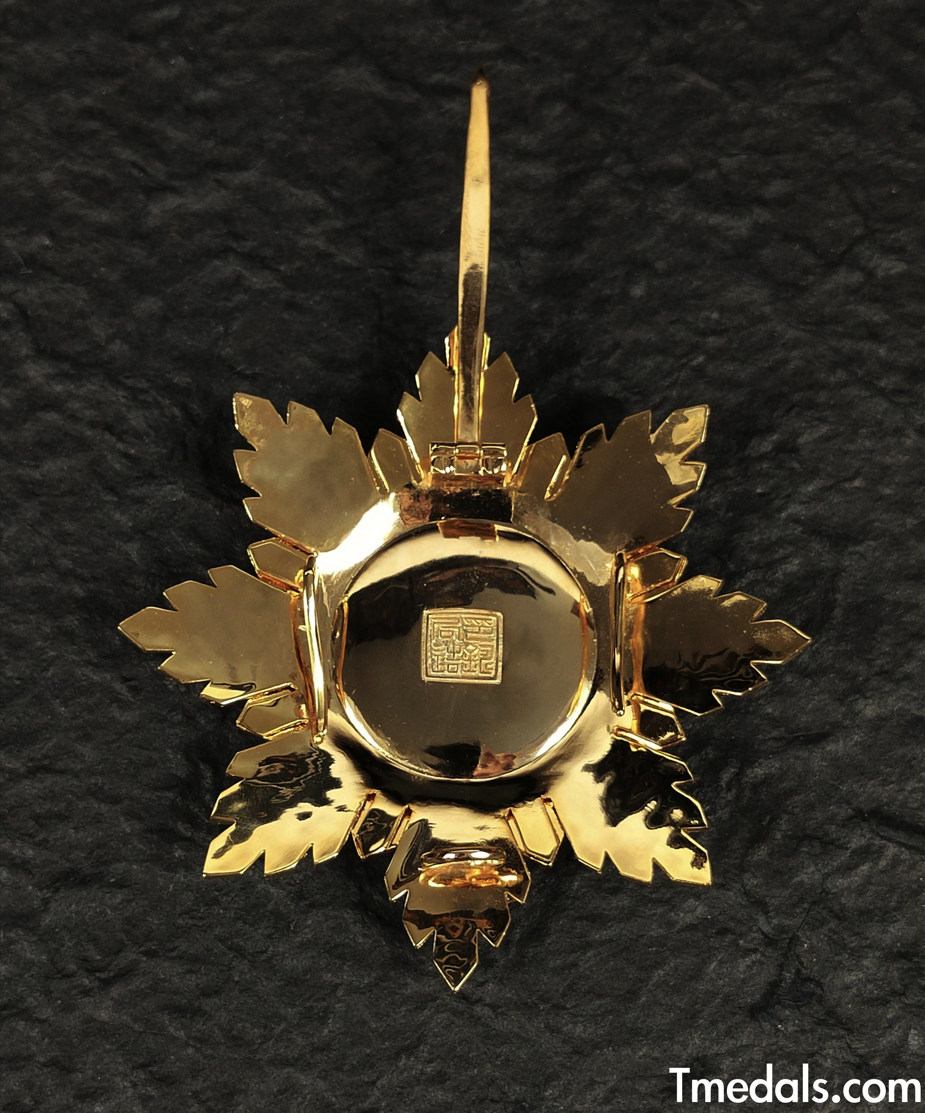 Republic of China, the Order of the Golden Grain, First Class, Breast star detail view 9