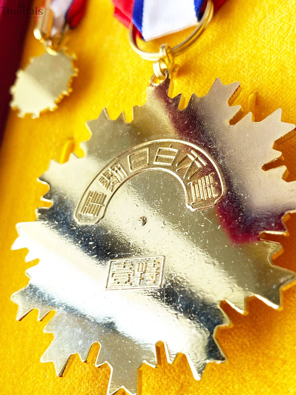 Republic of China Order of Blue Sky and White Sun – Full Set with Case detail view 8