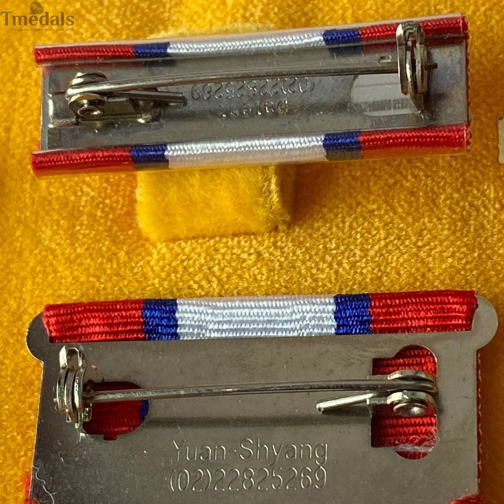 Republic of China Order of Blue Sky and White Sun – Full Set with Case detail view 7