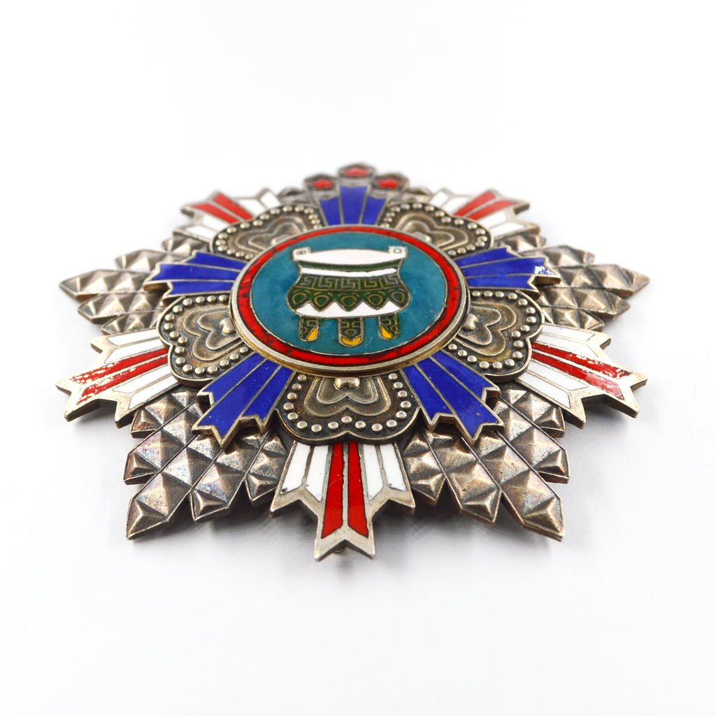 Chinese Republic The Order of the Sacred Tripod First Class detail view 3