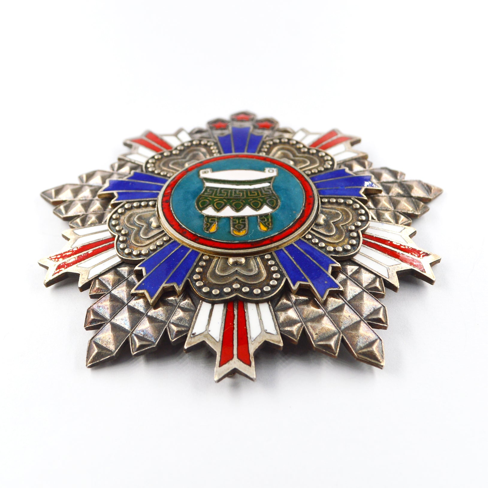 Chinese Republic The Order of the Sacred Tripod First Class detail view 3