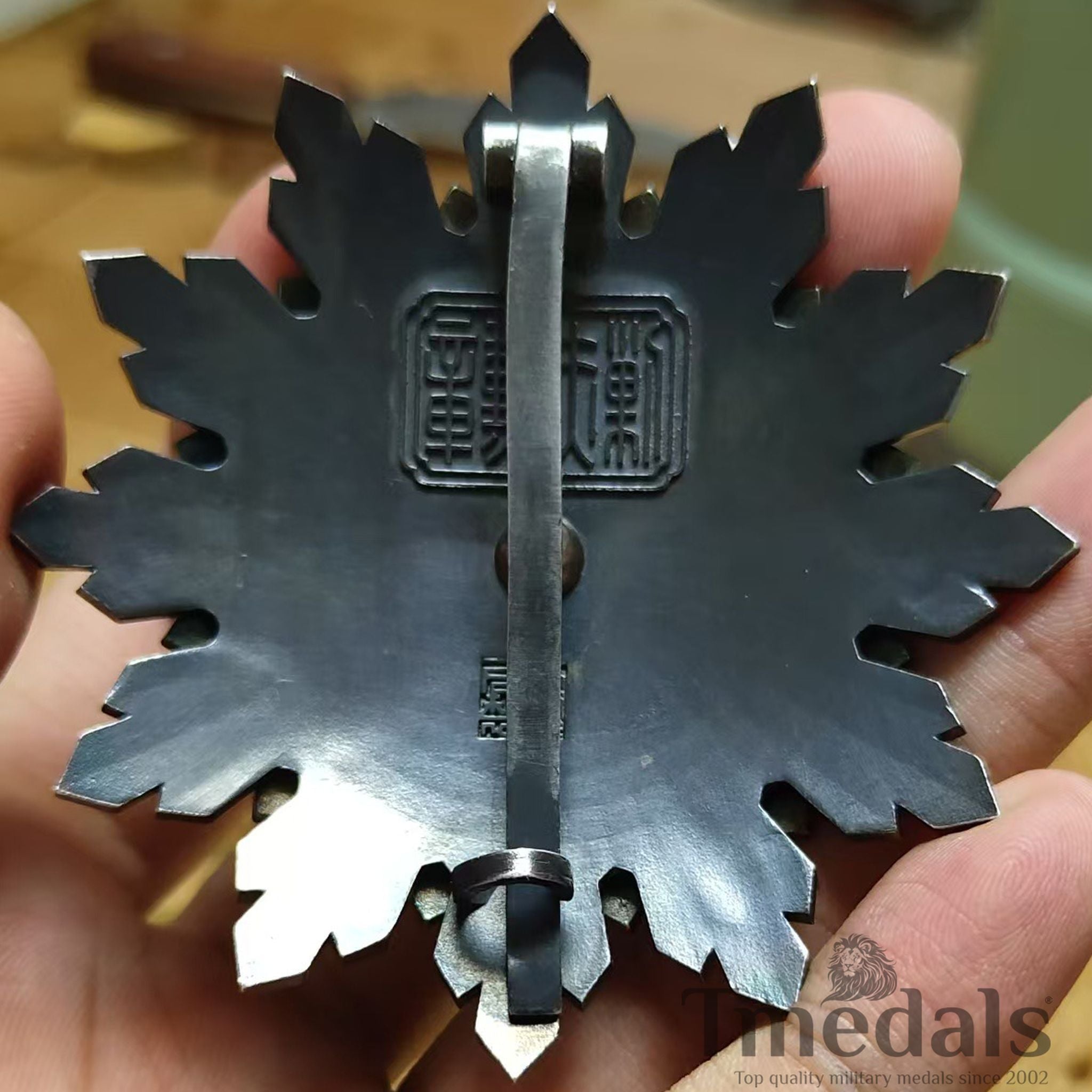 Republic of China Anti-Red Medal 剿赤勋章 Sunburst Badge Pure Silver Roc Order WWII detail view 6