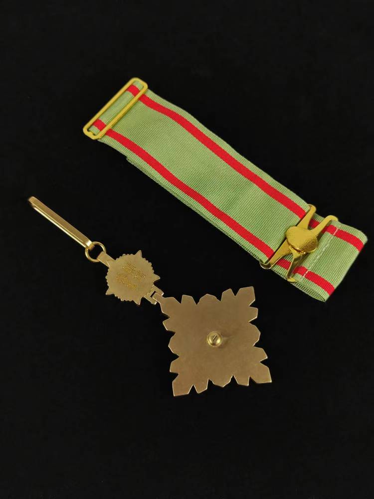 Manchurian Empire – Order of the Auspicious Cloud, 3rd Class Badge () detail view 2
