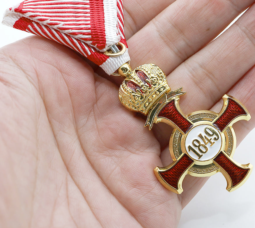 Golden Cross of Merit with Crown 1849 Austria-Hungary FJ Order Medal detail view 3