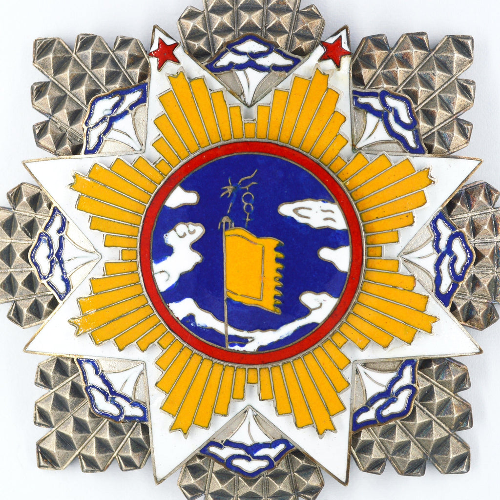 Chinese Republic Order of the Cloud and Banner Second Class detail view 2