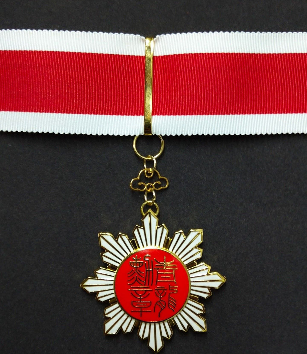 Republic of China Qing Dynasty Order of the blue dragon third 3rd Grade 青龍勛章 detail view 2