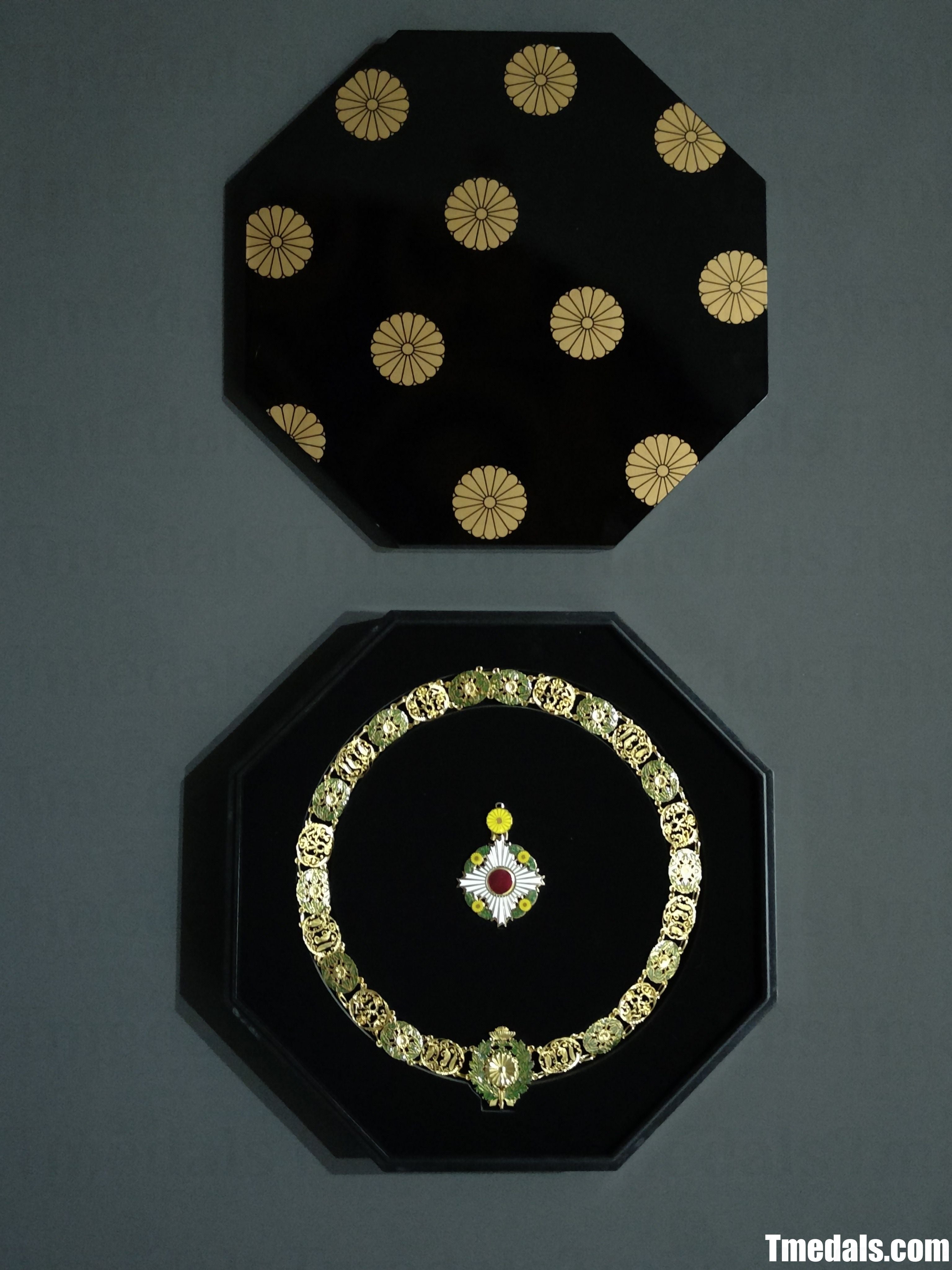 Japan Grand Cordon of the Order of the Chrysanthemum – Full (Copper + Hard Enamel) detail view 9