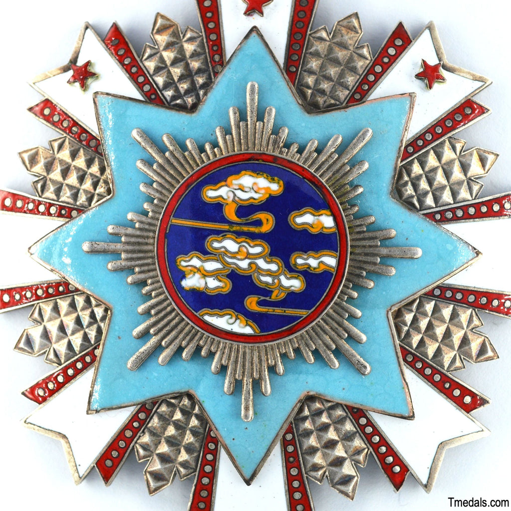 Chinese Republic – Order of Propitious Clouds Breast Star – Full-Size detail view 7