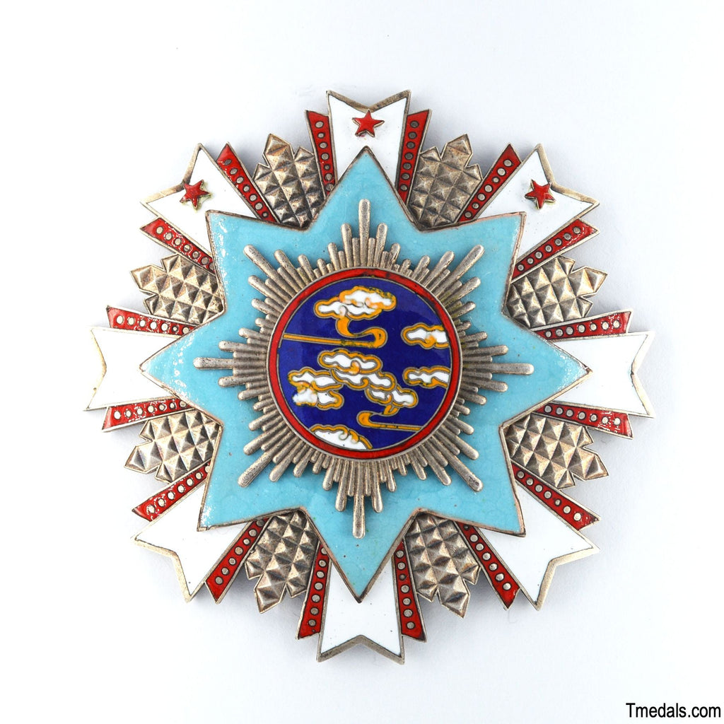 Chinese Republic – Order of Propitious Clouds Breast Star – Full-Size detail view 8